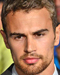 Theo James Größe